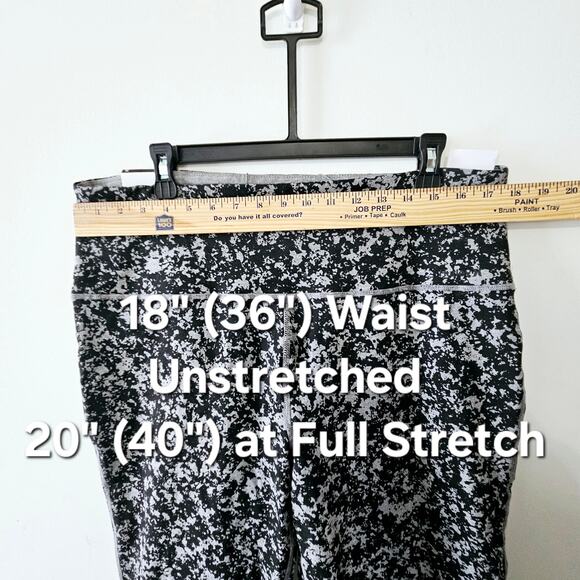 Hurley Size XL Black Grey Heather Womens Reversible Leggings with Camouflage - Picture 8 of 16